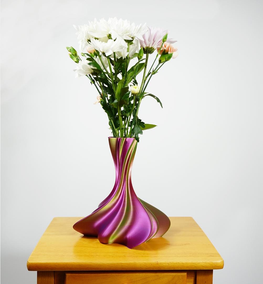 3D Printed Iridescent Spiral Vase – Modern Chameleon Design, Waterproof PLA