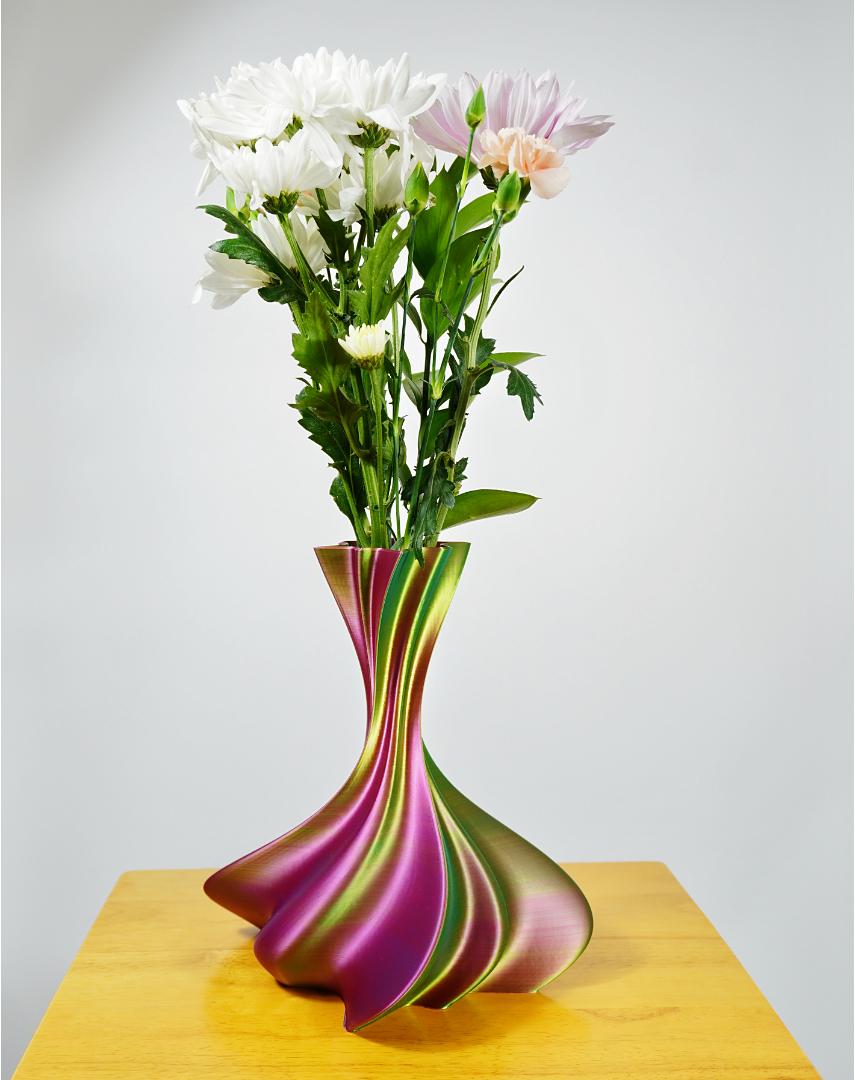 3D Printed Iridescent Spiral Vase – Modern Chameleon Design, Waterproof PLA
