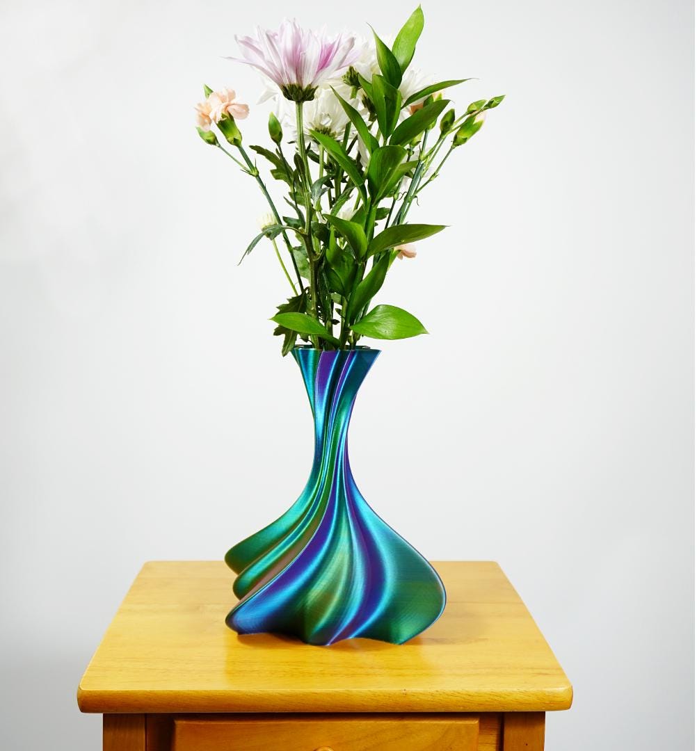 3D Printed Iridescent Spiral Vase – Modern Chameleon Design, Waterproof PLA